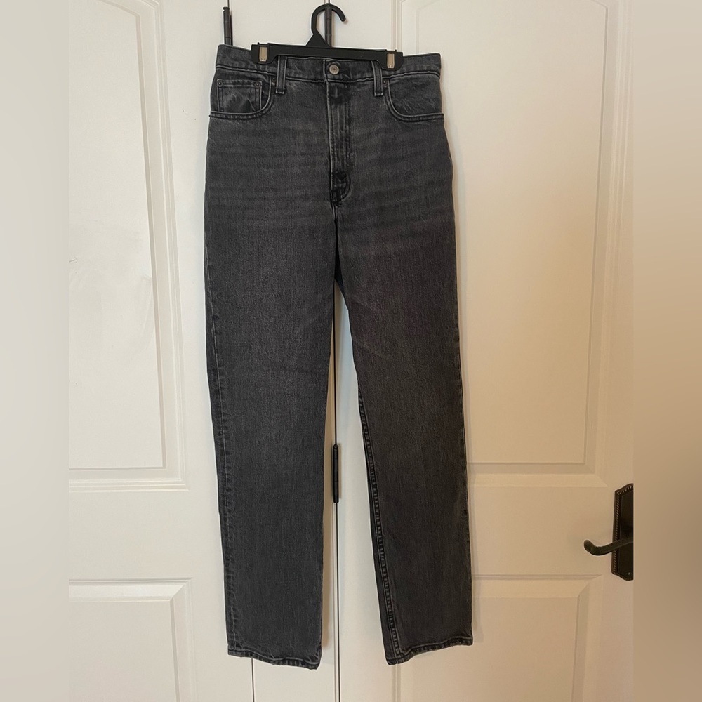 Abercrombie & Fitch “The 90’s Straight Ultra High Rise” Jeans in Black